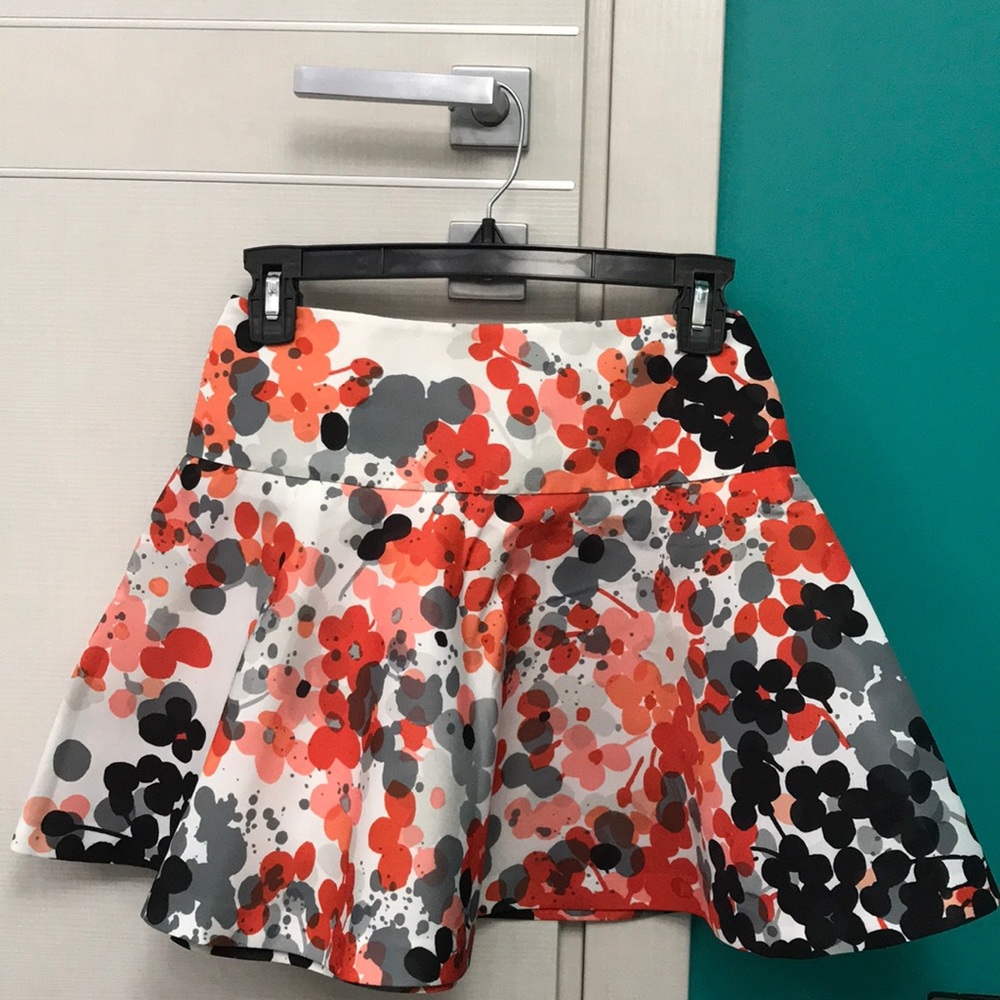 Floral print pleated mini skirt
